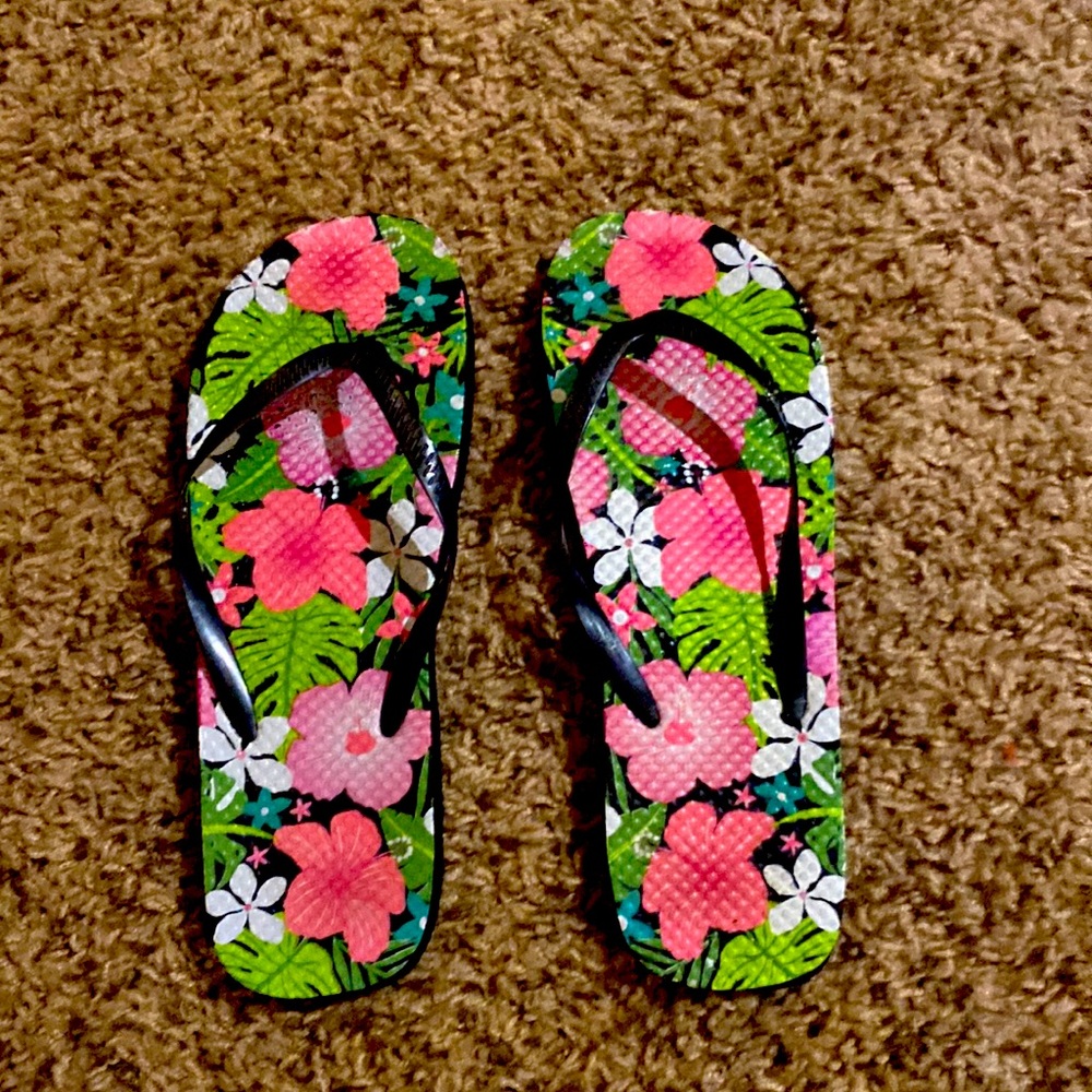 Floral sandals with black straps